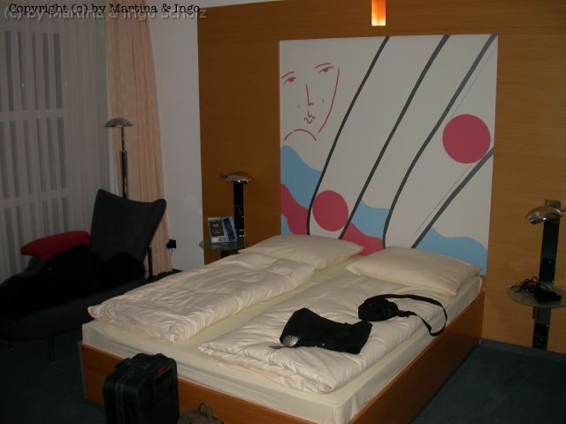 dscn1032.jpg - �ber Kunst l�t sich nicht streiten, aber in unserem Schlafzimmer w�rde sich so ein Bild nicht befinden.