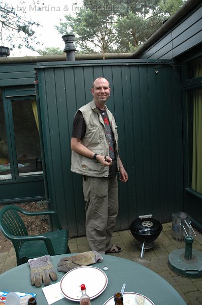 dsc_2116.jpg - In voller Action beim Grillen